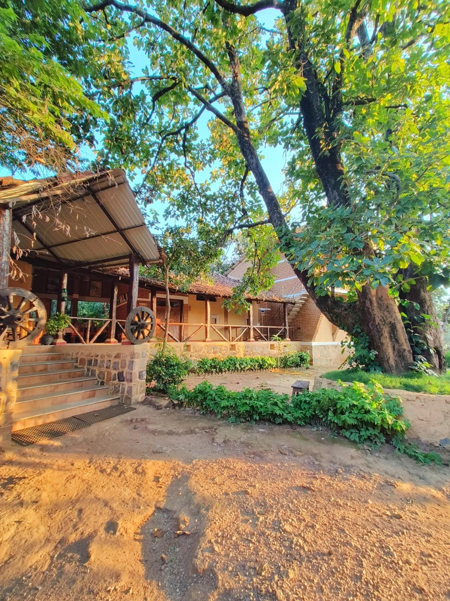 Surwahi Social Ecoestate Kānha Exterior photo